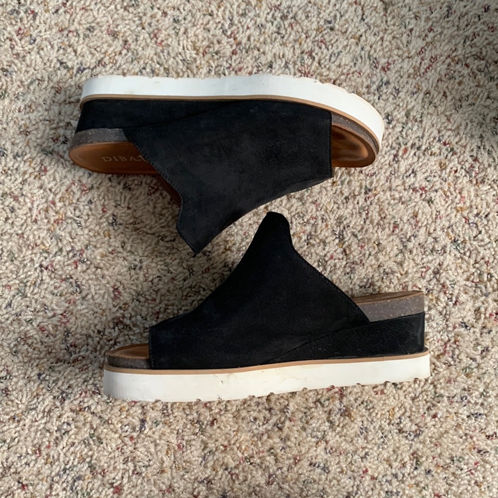 Dibatrue peep toe wedges